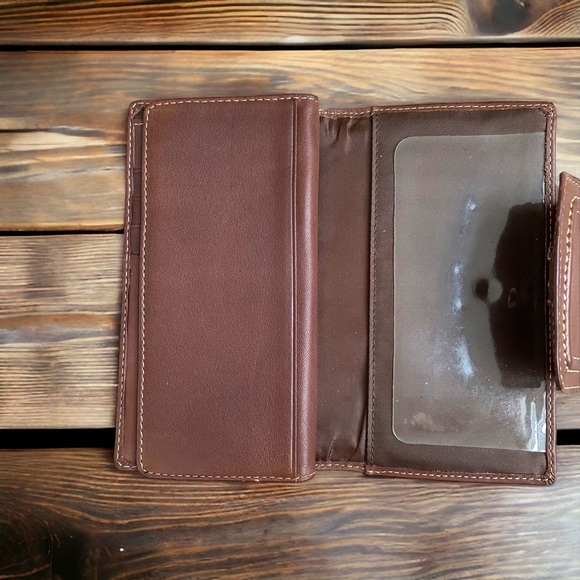 Genuine Leather Fossil Wallet - Picture 4 of 5
